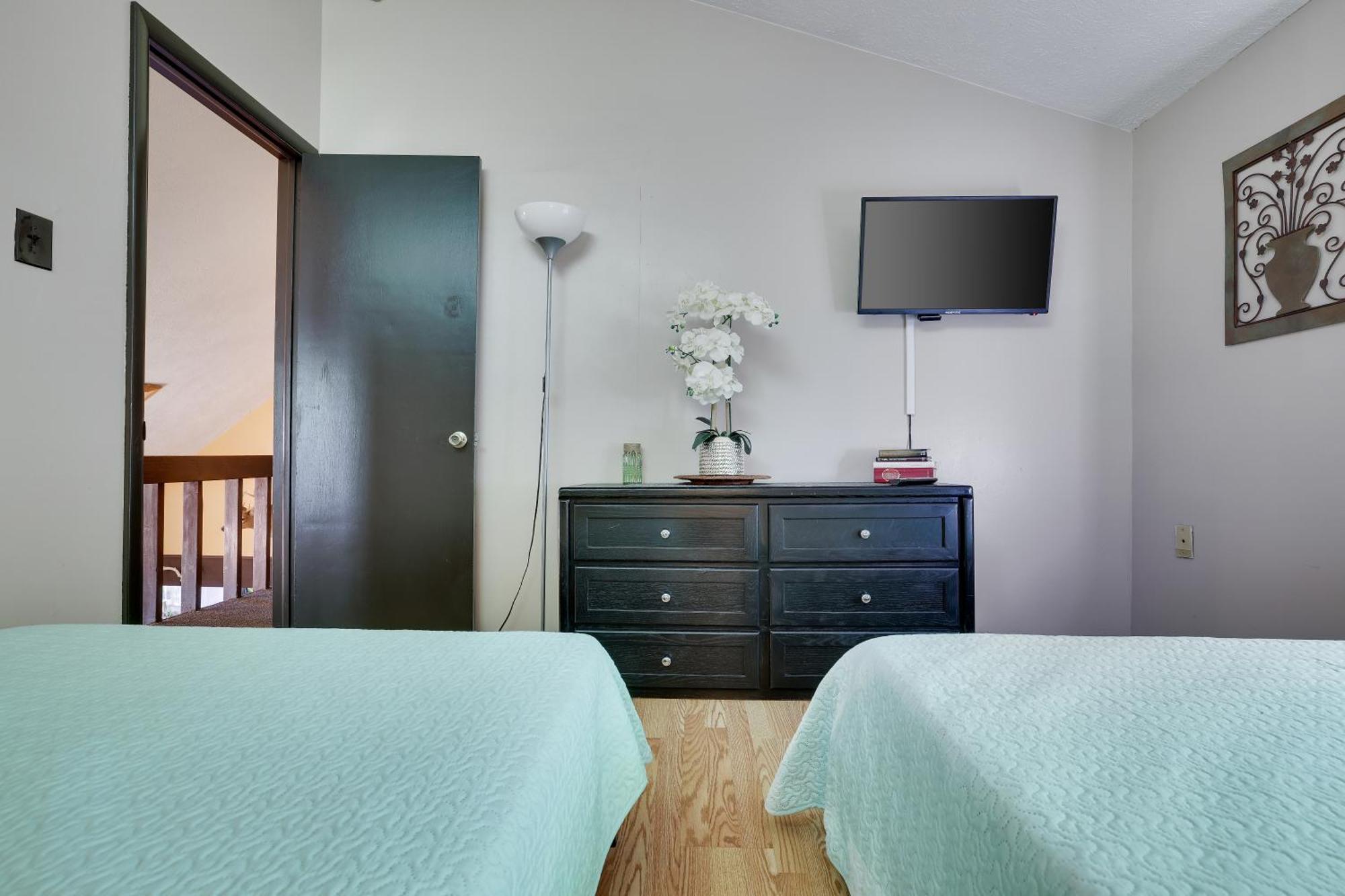Chalet Renovated Near Casino, Camelback , Kalahari 4Bdrms Firepit Hot Tub Game Room Tobyhanna Ngoại thất bức ảnh